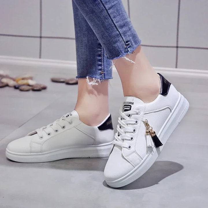 Tênis femininos brancos, calçados casuais para atividades ao ar livre, tênis de corrida baixos, couro sintético, calçados leves, designer, sapato vulcanizado feminino