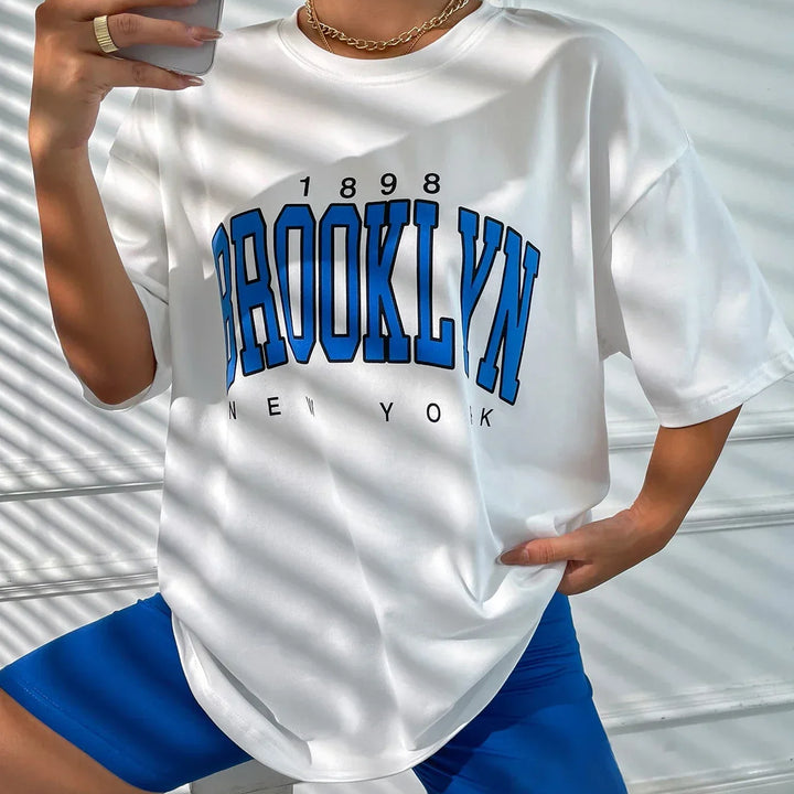 Camiseta feminina 1898 Brooklyn York Letter Print Tops Tee Camiseta preta Camiseta feminina de verão Camiseta gráfica dos anos 90 Camiseta feminina fofa Tops Tee