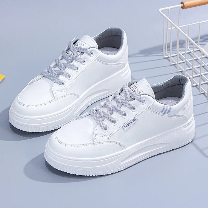 Tênis femininos brancos outono com cadarço fundo grosso sapatos casuais antiderrapantes para caminhada ao ar livre sapatos esportivos de prancha sapatos femininos