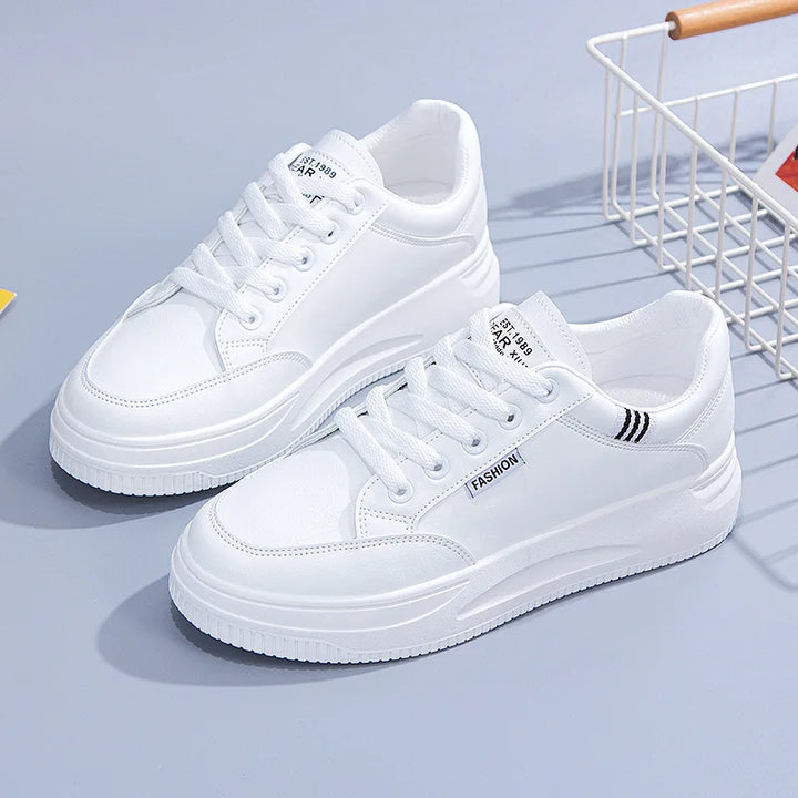 Tênis femininos brancos outono com cadarço fundo grosso sapatos casuais antiderrapantes para caminhada ao ar livre sapatos esportivos de prancha sapatos femininos