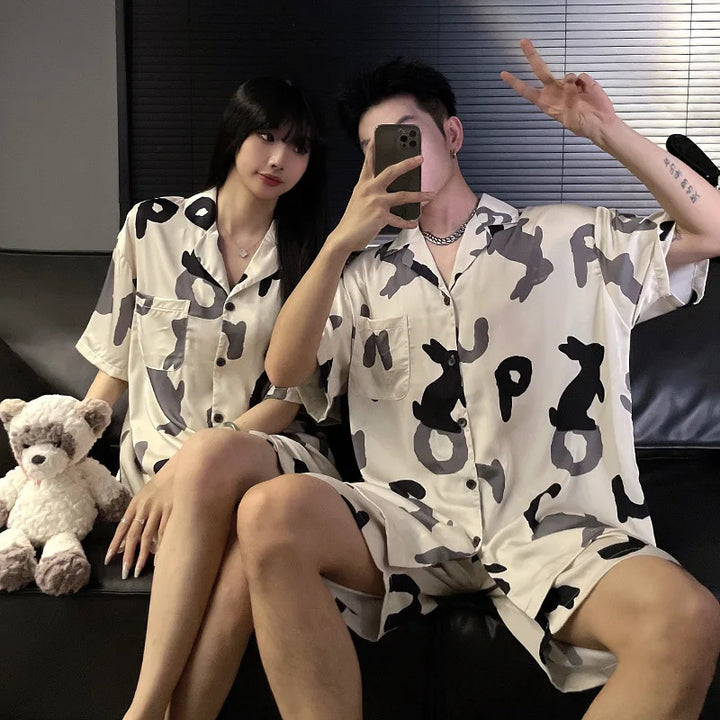Conjunto de pijamas de seda gelada feminino, pijama de desenho animado com urso, roupa de dormir, pijama com botões, pijama masculino, conjunto de shorts para casais