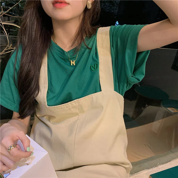 Camisa básica feminina de manga curta branca primavera verão nova 2023 novo bordado design simples solto INS top fibra de poliéster