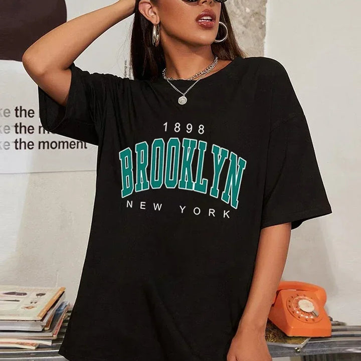 Camiseta feminina 1898 Brooklyn York Letter Print Tops Tee Camiseta preta Camiseta feminina de verão Camiseta gráfica dos anos 90 Camiseta feminina fofa Tops Tee