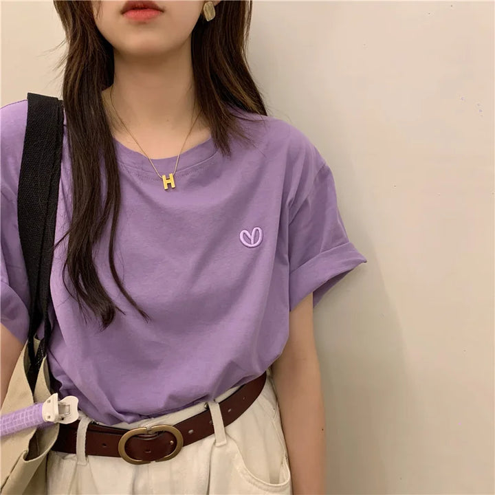 Camisa básica feminina de manga curta branca primavera verão nova 2023 novo bordado design simples solto INS top fibra de poliéster
