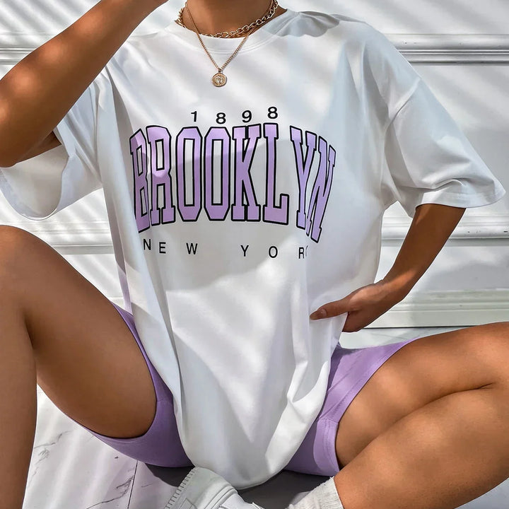 Camiseta feminina 1898 Brooklyn York Letter Print Tops Tee Camiseta preta Camiseta feminina de verão Camiseta gráfica dos anos 90 Camiseta feminina fofa Tops Tee