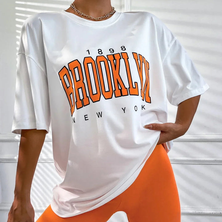 Camiseta feminina 1898 Brooklyn York Letter Print Tops Tee Camiseta preta Camiseta feminina de verão Camiseta gráfica dos anos 90 Camiseta feminina fofa Tops Tee