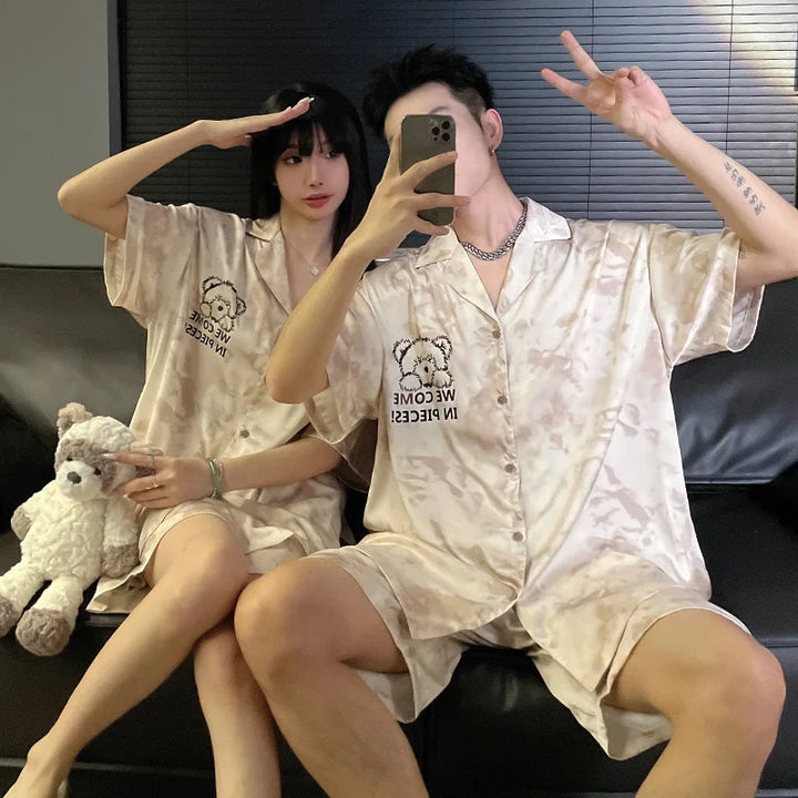Conjunto de pijamas de seda gelada feminino, pijama de desenho animado com urso, roupa de dormir, pijama com botões, pijama masculino, conjunto de shorts para casais