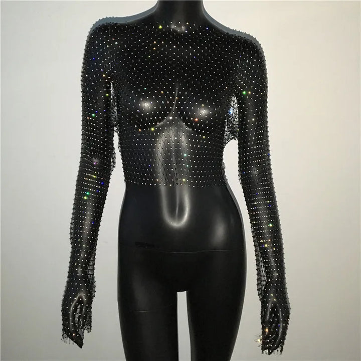 Camiseta feminina sexy de malha transparente com strass brilhante, arrastão, top curto com manga comprida, saída de praia, regata para festa e clube